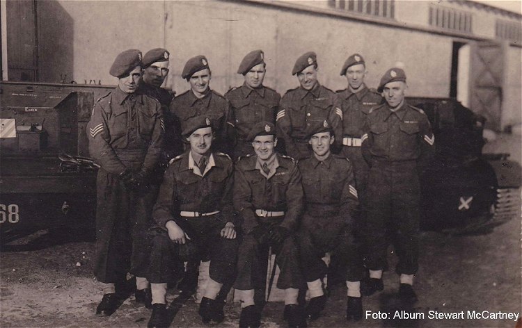 Gruppe in der Gneisenau-Kaserne